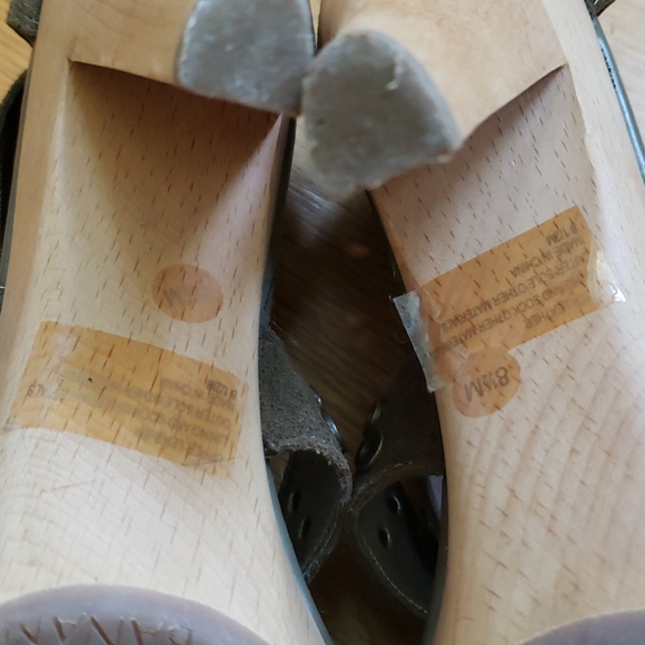 NIB Banana Republic Bethel Olive Suede Heels - Picture 7 of 9